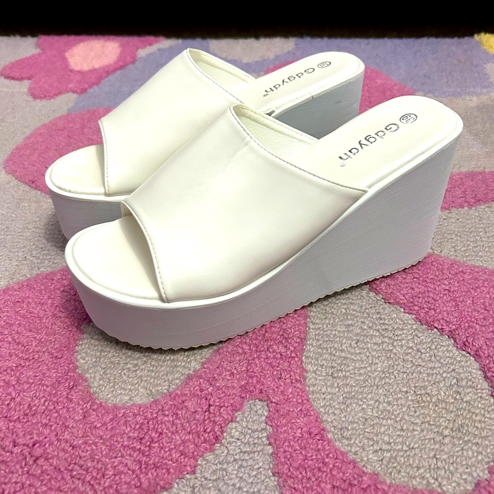 Y2K 2000s white platform heels Bratz Style NEW